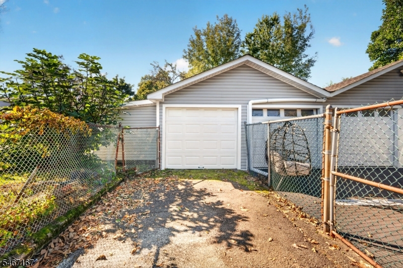 50 Oakwood Ave Property Photo 45