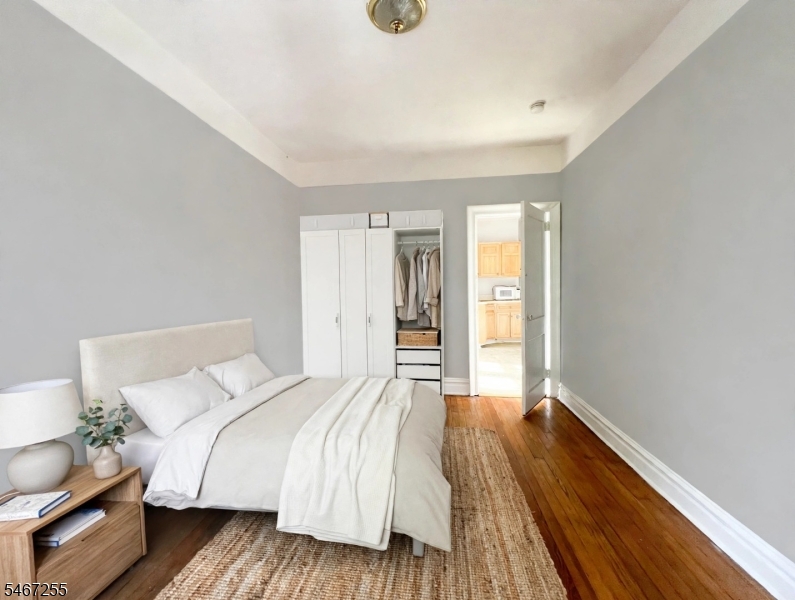9101 Bergenwood Ave 2f Property Photo 7