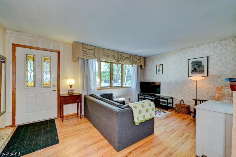 13 Graham Pl Property Photo 4