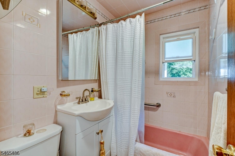 13 Graham Pl Property Photo 9
