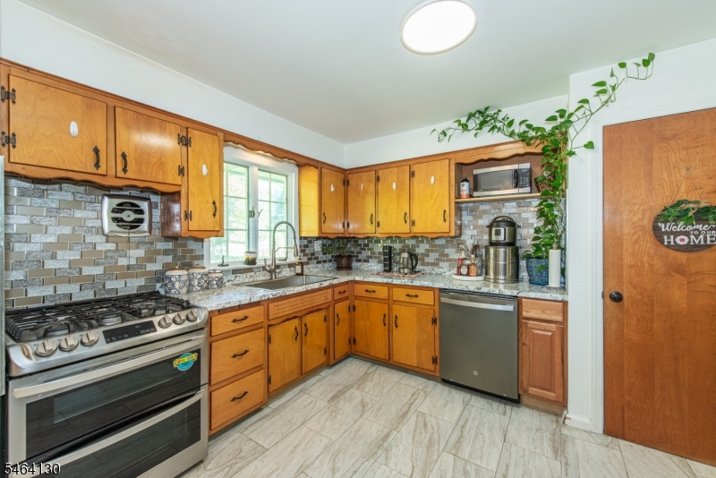 25 Sunset Ter Property Photo 10