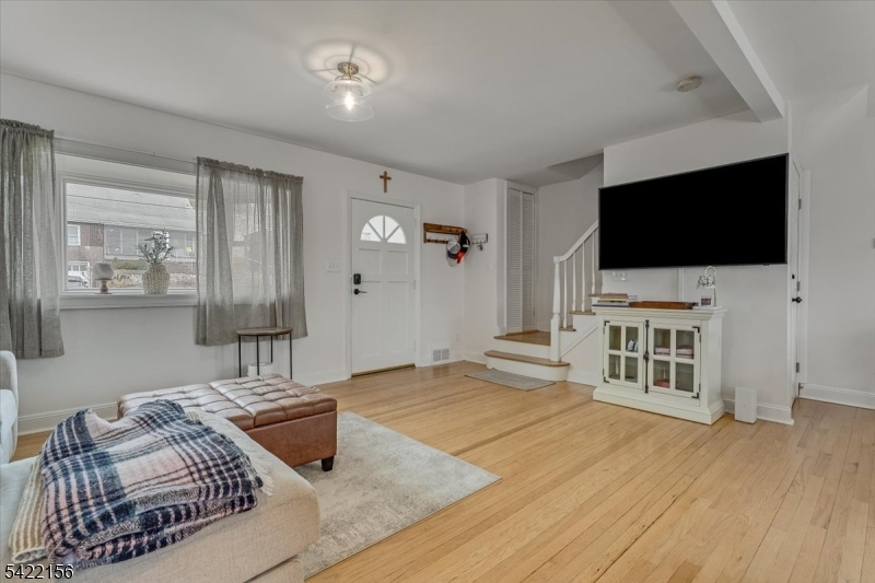 36 Hoover St Property Photo 5