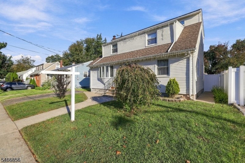 277 Orchard St Property Photo 4