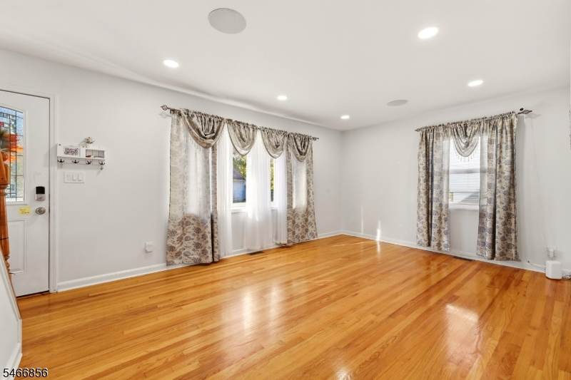 277 Orchard St Property Photo 7