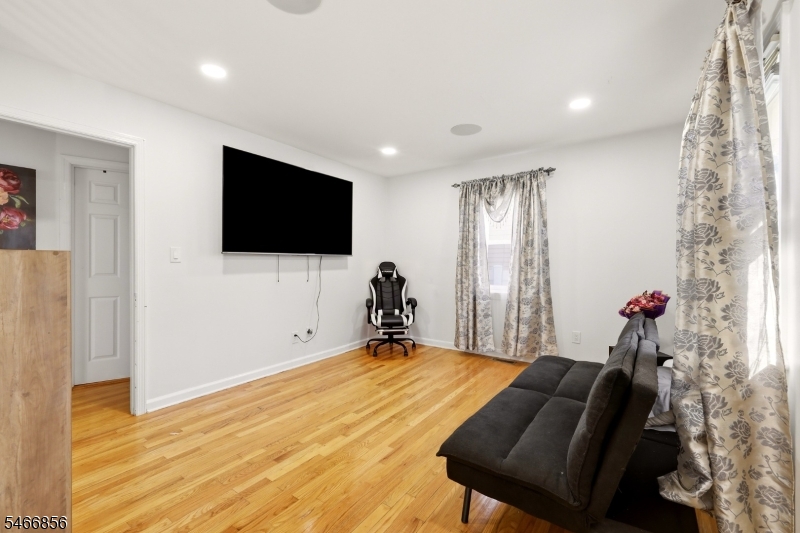 277 Orchard St Property Photo 9