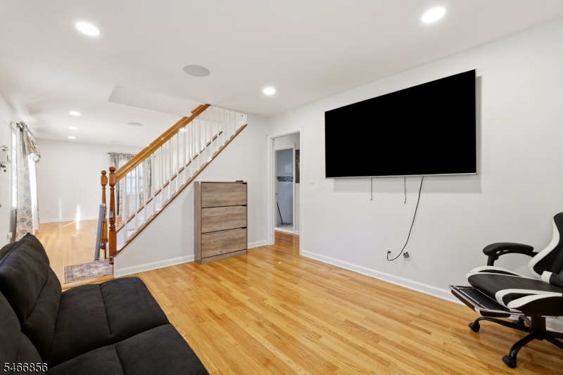 277 Orchard St Property Photo 11
