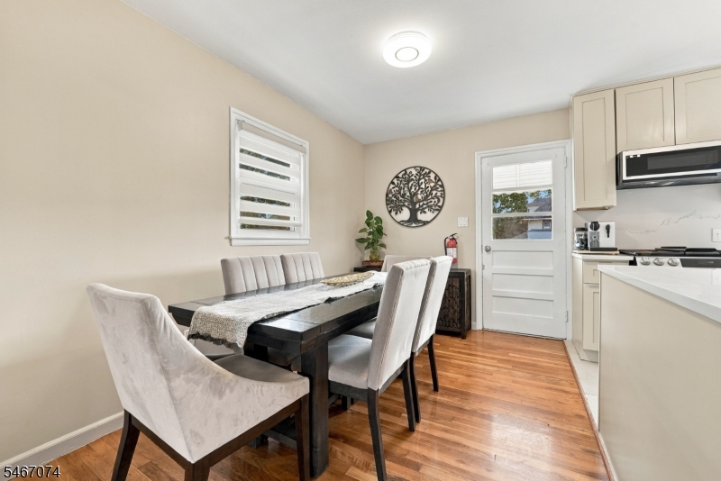 91 Laurel St Property Photo 5