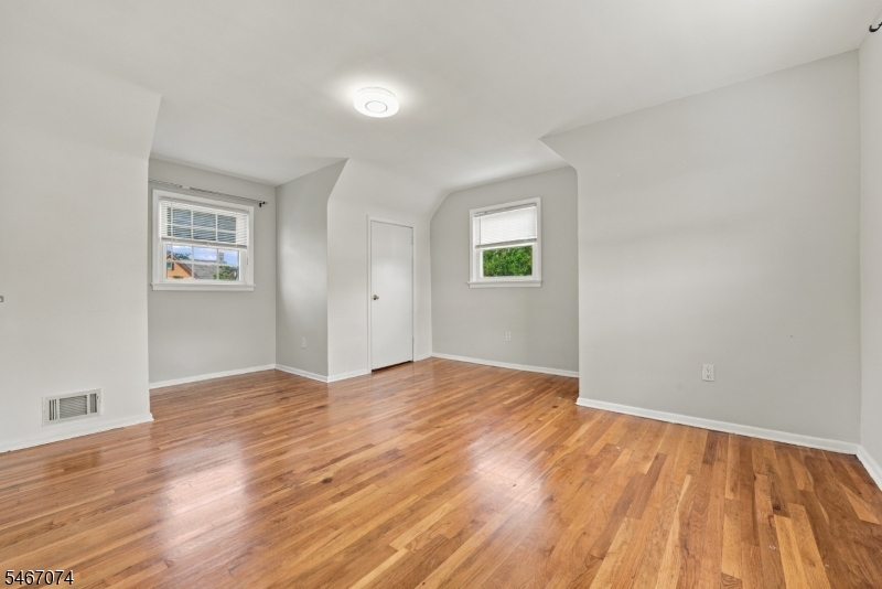 91 Laurel St Property Photo 14