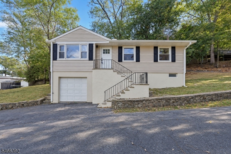 15 Hillside Ave Property Photo 1