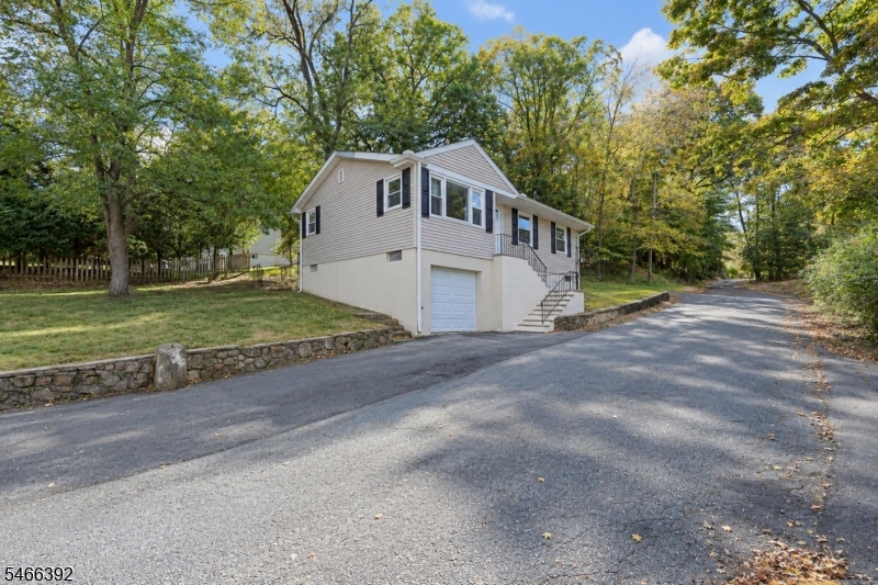 15 Hillside Ave Property Photo 2