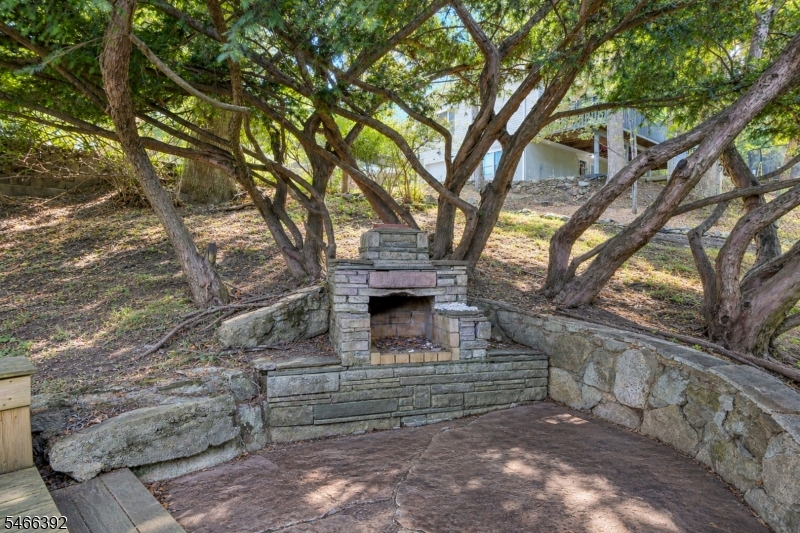 15 Hillside Ave Property Photo 18