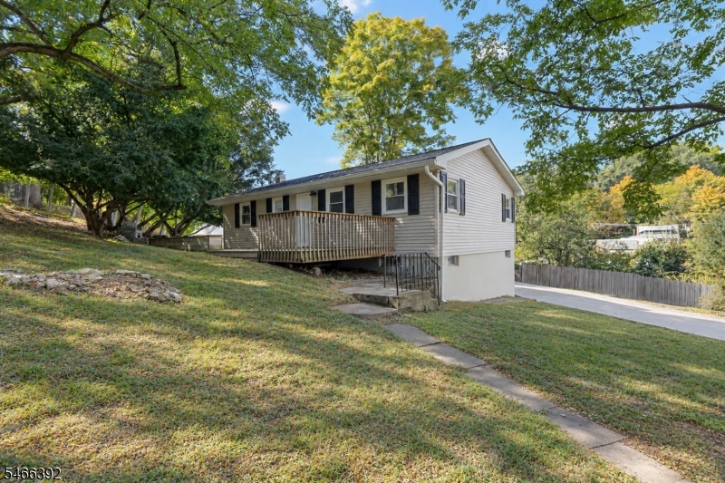 15 Hillside Ave Property Photo 20