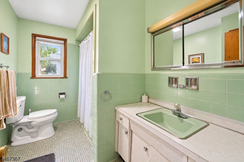 301 Valley Rd Property Photo 12