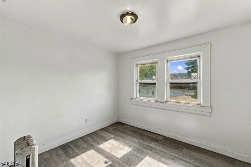 61 Rose Ter Property Photo 17