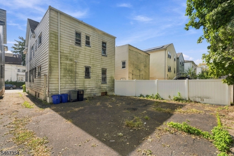 61 Rose Ter Property Photo 19