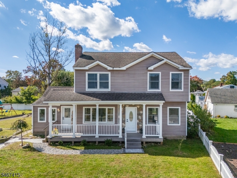 308 Pine St Property Photo 1