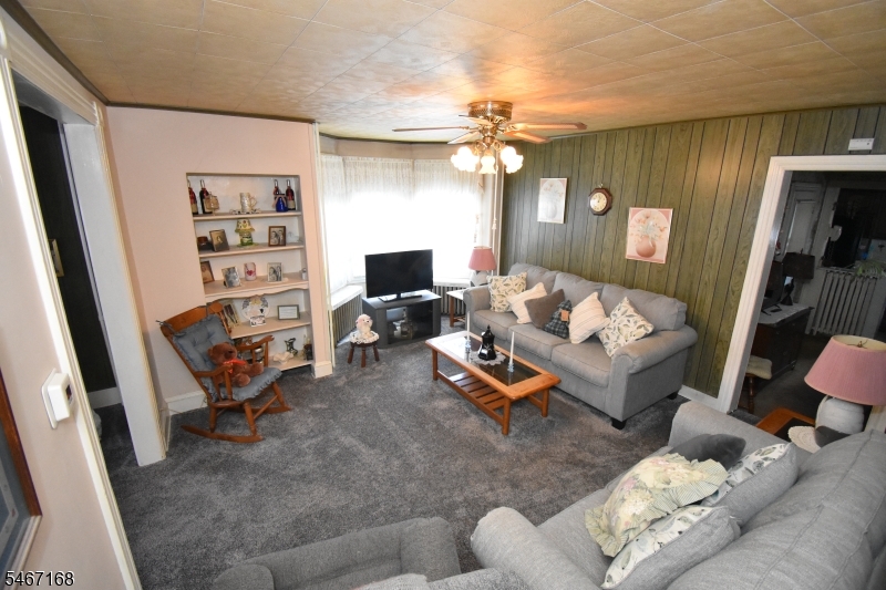 110 Lewis St Property Photo 3
