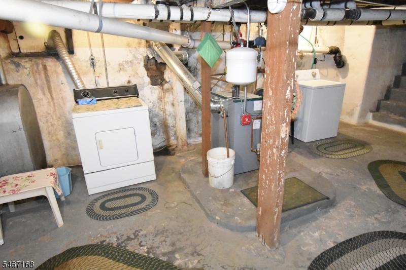 110 Lewis St Property Photo 15