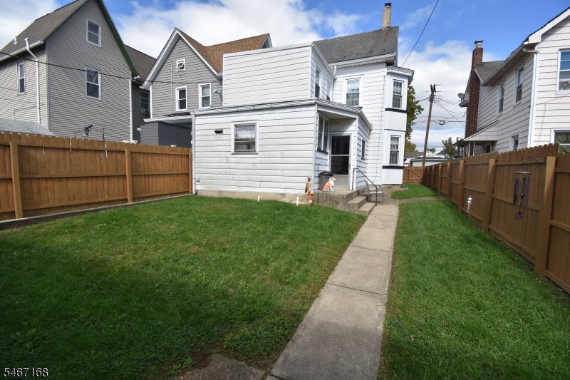 110 Lewis St Property Photo 17