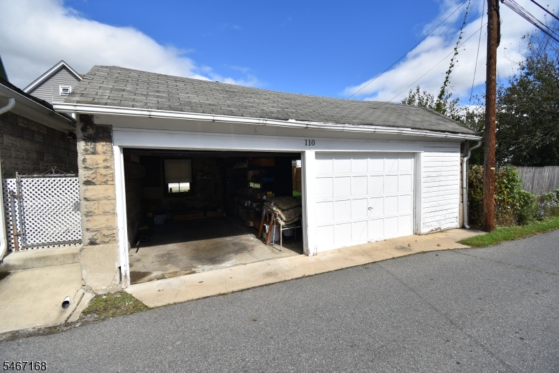 110 Lewis St Property Photo 18