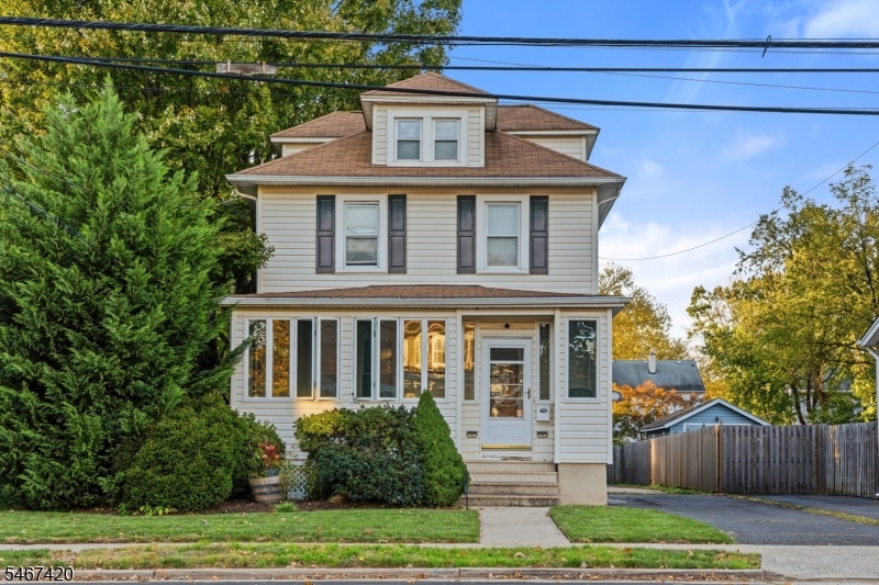 432 1st St Property Photo 1