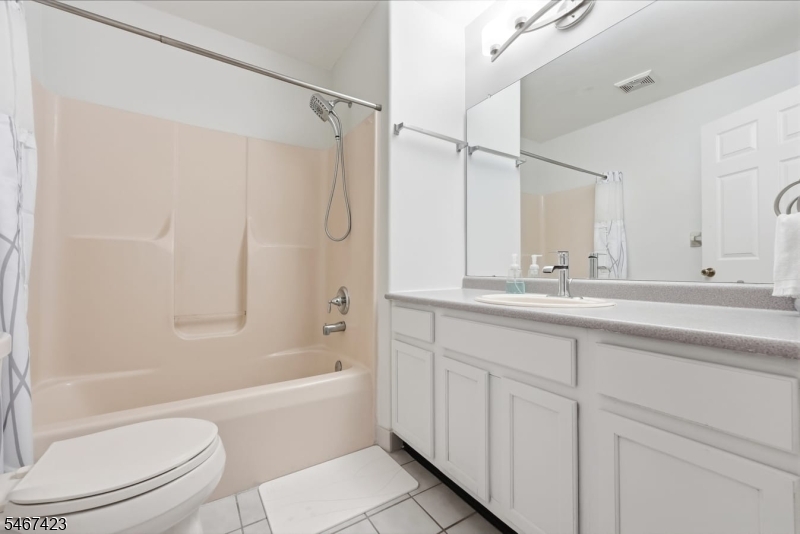 17 Windsor Ln Property Photo 22