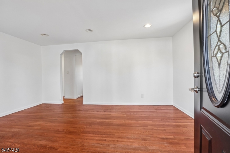 239 Bradford Ave Property Photo 5