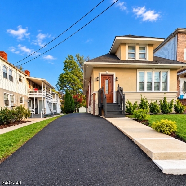1045 Madison Ave Property Photo 1