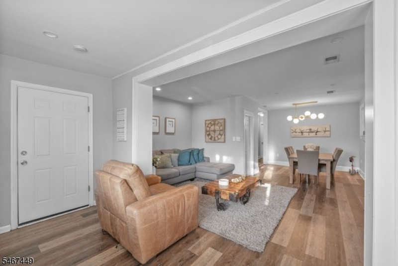 1045 Madison Ave Property Photo 3