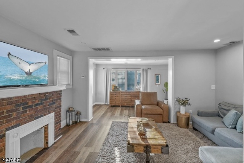1045 Madison Ave Property Photo 4