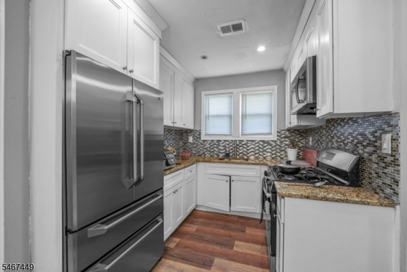1045 Madison Ave Property Photo 11