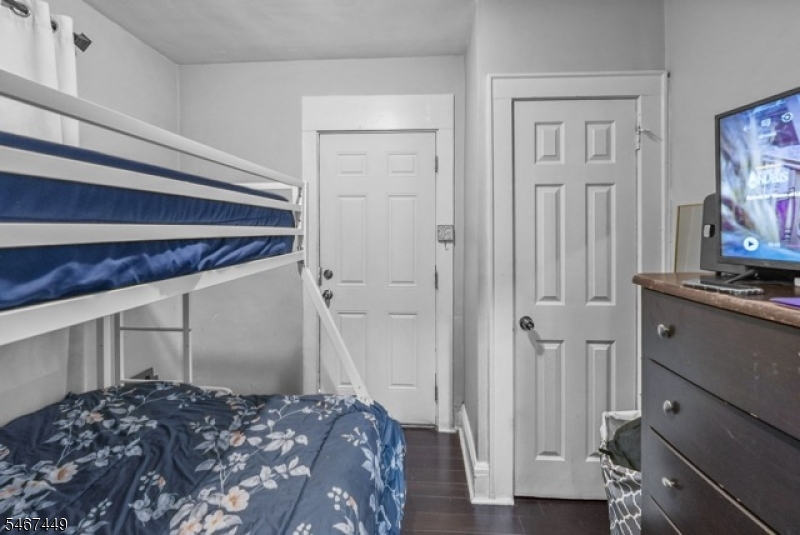 1045 Madison Ave Property Photo 14