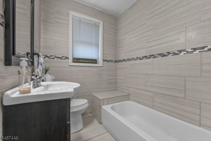 1045 Madison Ave Property Photo 16