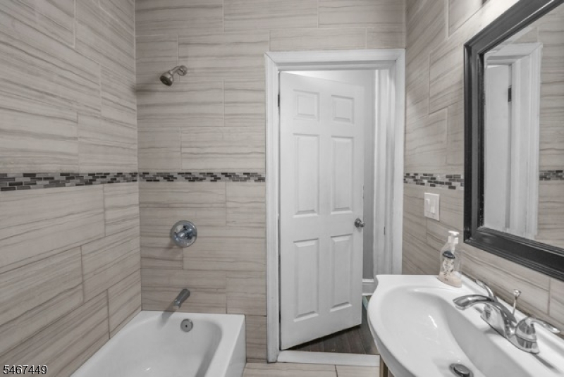1045 Madison Ave Property Photo 17