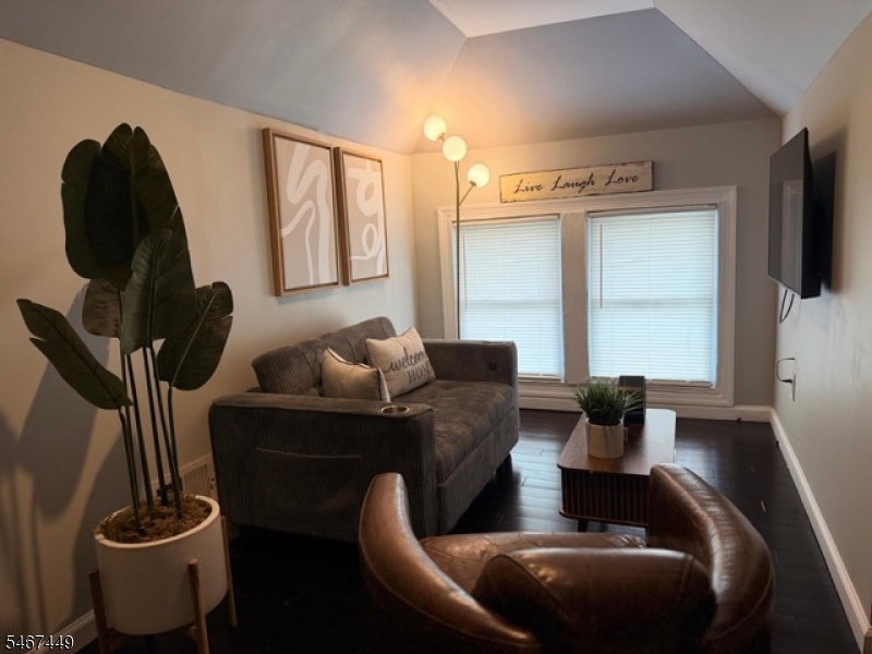 1045 Madison Ave Property Photo 25