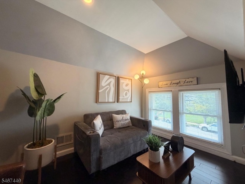 1045 Madison Ave Property Photo 29