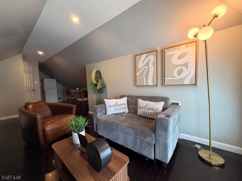 1045 Madison Ave Property Photo 30