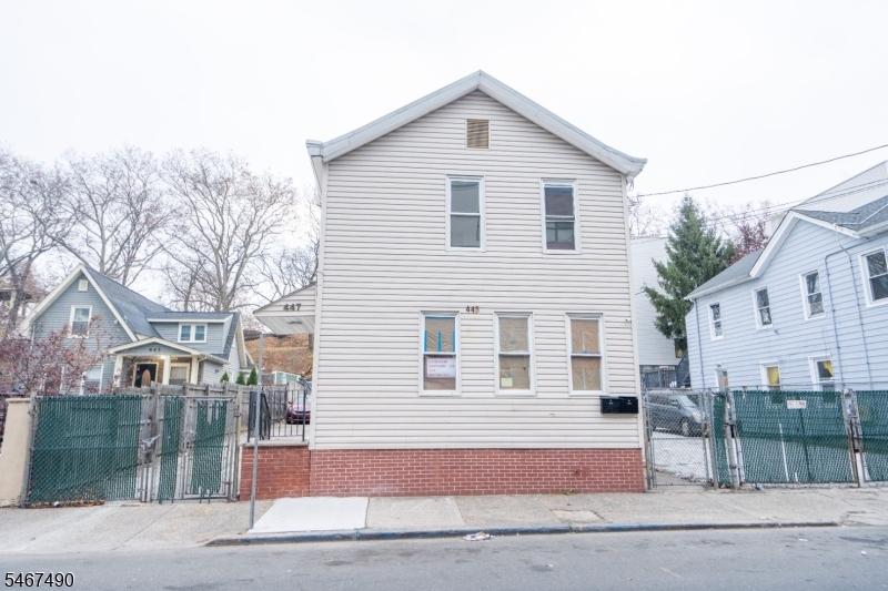 445 Summer St Property Photo 1