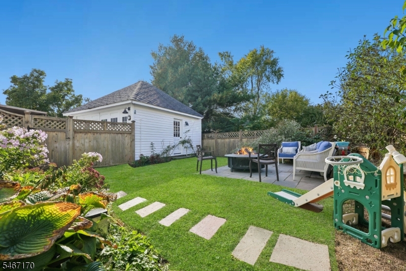 73 N Doughty Ave Property Photo 4