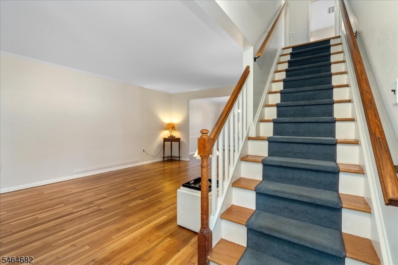 585 Trinity Pl N Property Photo 2