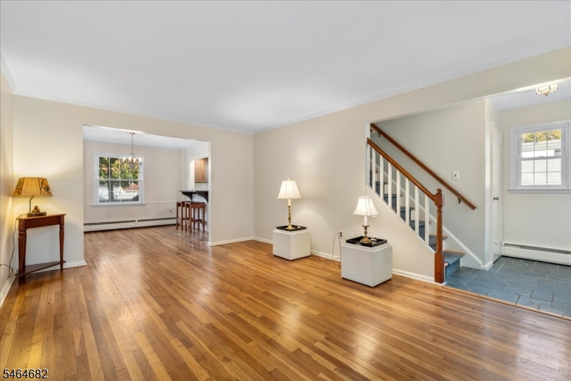 585 Trinity Pl N Property Photo 4