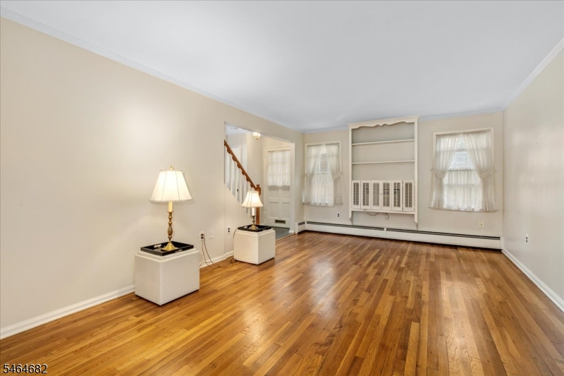 585 Trinity Pl N Property Photo 5