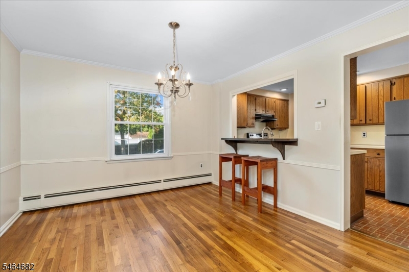 585 Trinity Pl N Property Photo 6