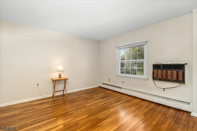 585 Trinity Pl N Property Photo 13