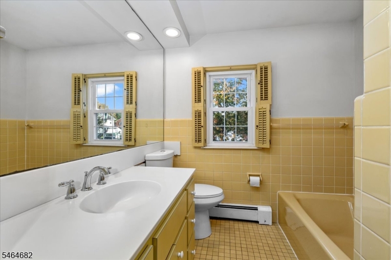 585 Trinity Pl N Property Photo 15
