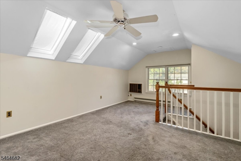 585 Trinity Pl N Property Photo 17