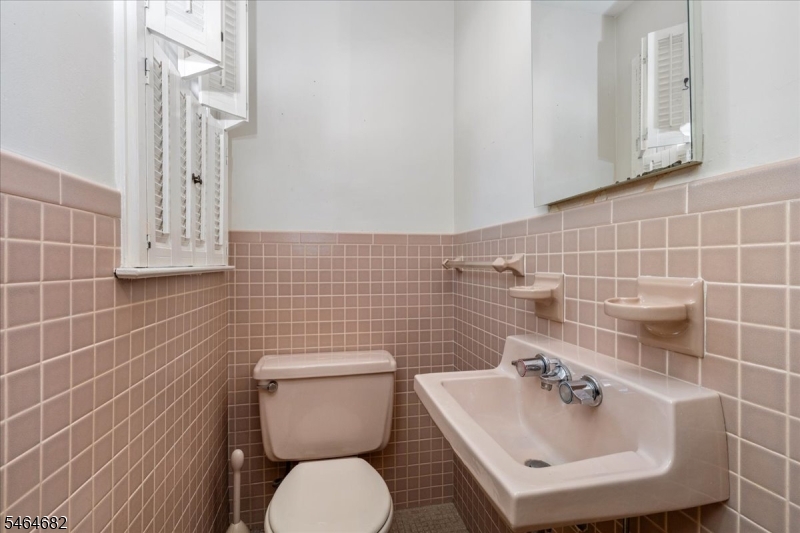 585 Trinity Pl N Property Photo 19