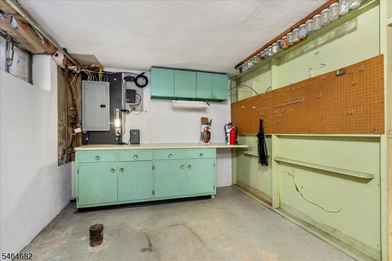 585 Trinity Pl N Property Photo 22