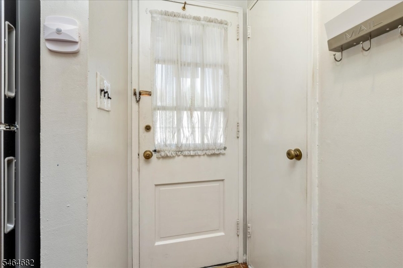 585 Trinity Pl N Property Photo 23
