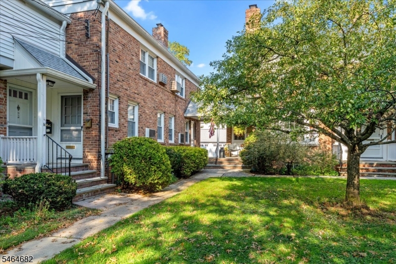585 Trinity Pl N Property Photo 26
